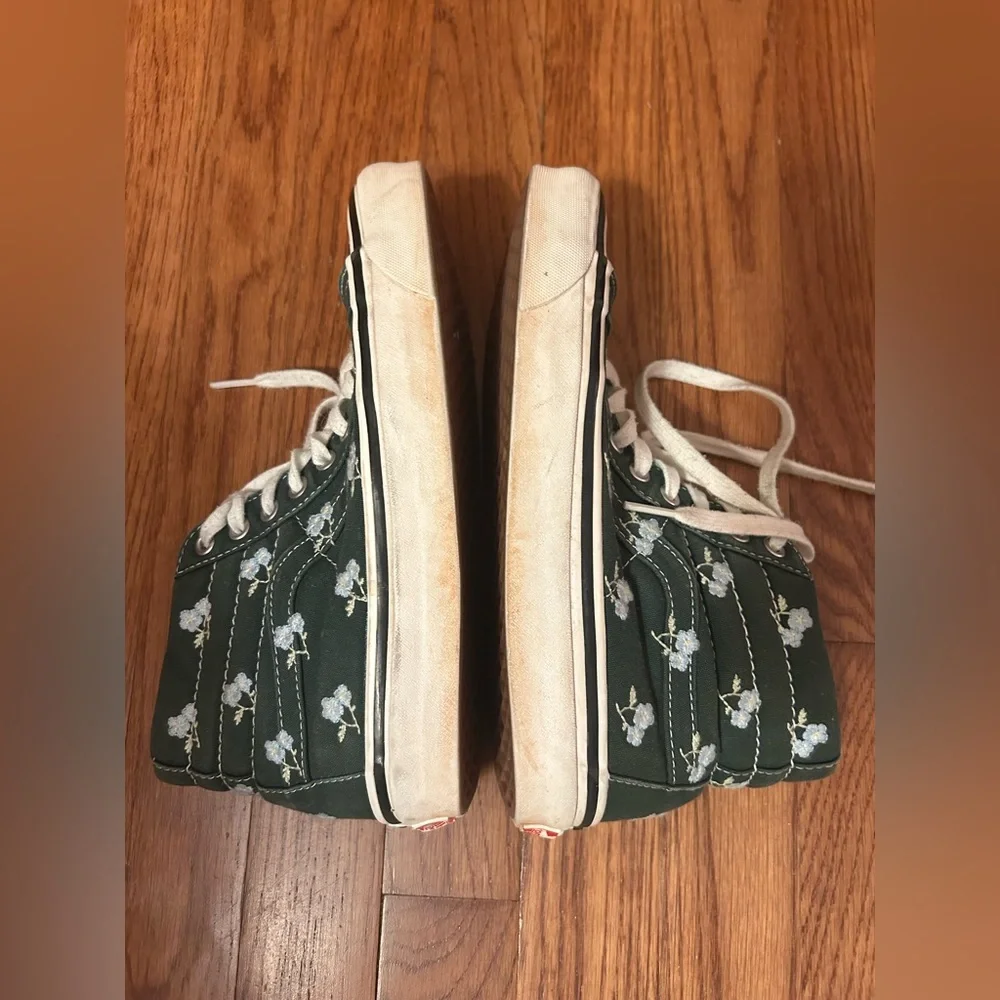 Van’s Green Floral Embroidered Off The Wall Women’s Sz 8 Men’s Sz 6.5 Sneakers